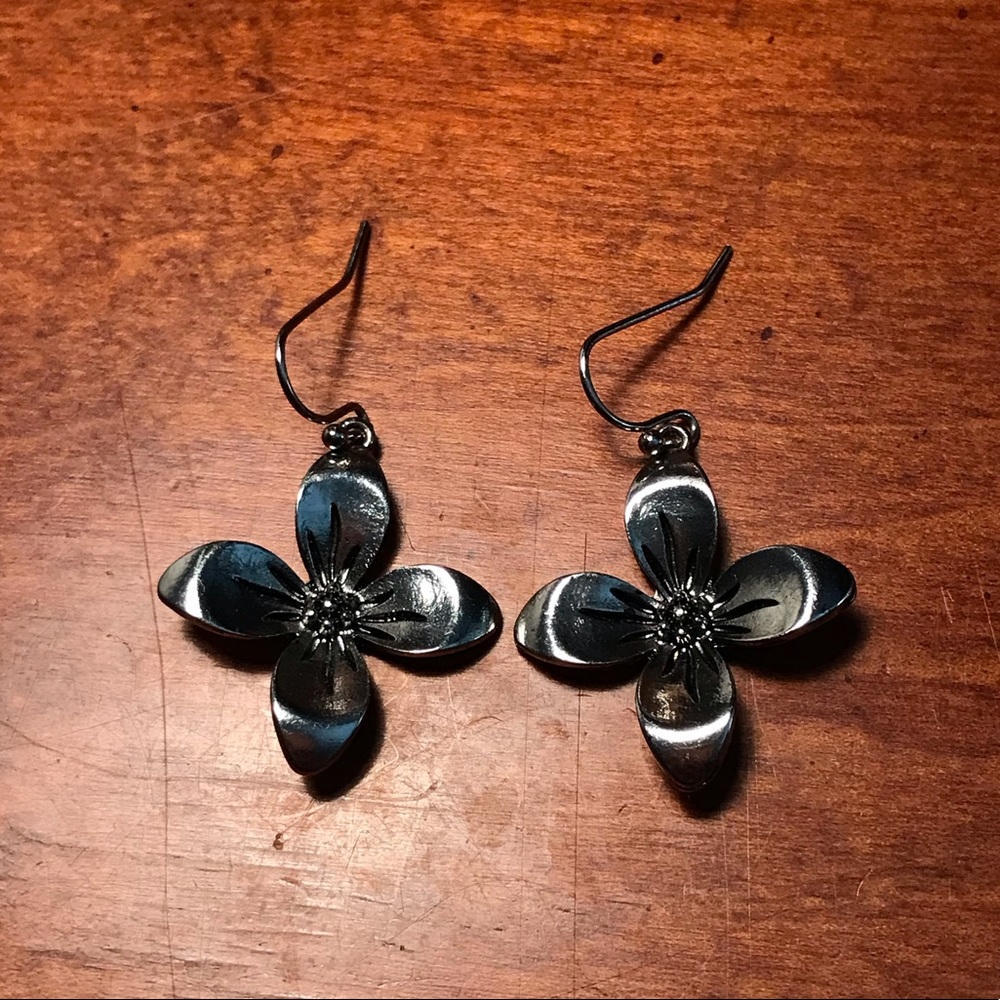 Silver flower shaped earrings